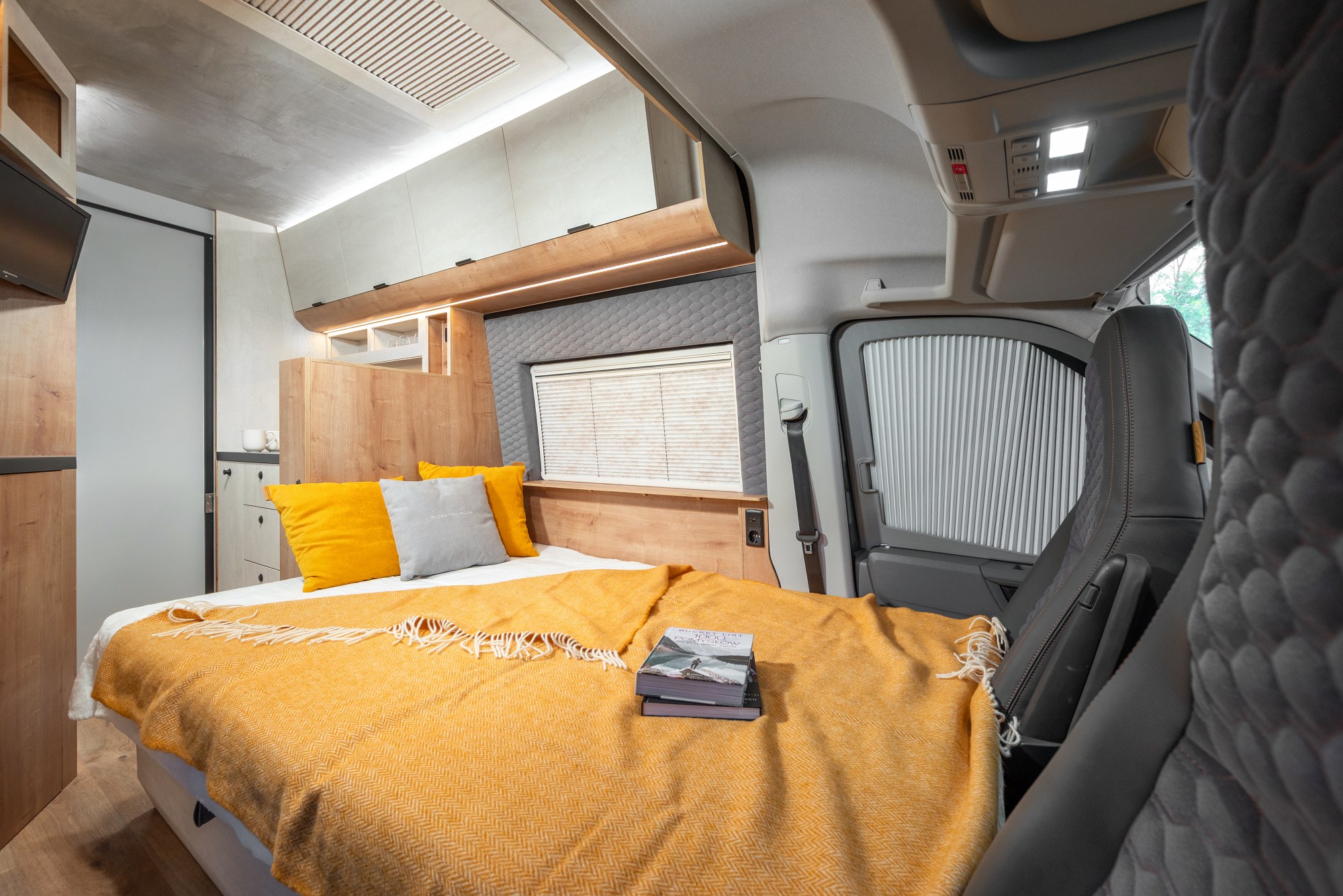 Globe-Traveller Falcon - Interior