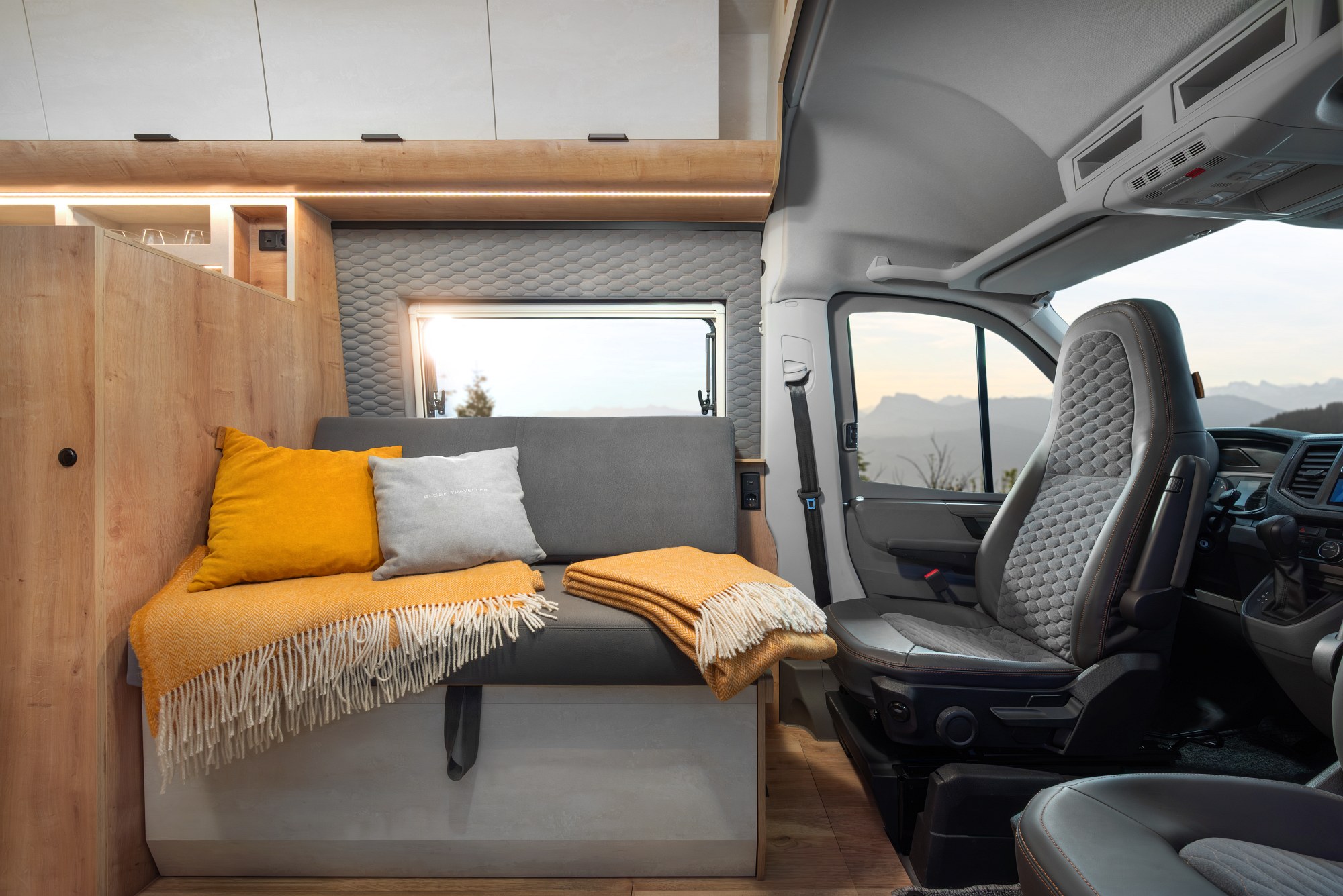 Globe-Traveller Falcon - Interior